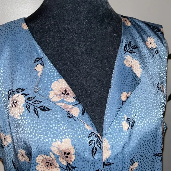 Emma & Michele silky lightweight spring summer midi length sleeveless dress - Picture 3 of 9